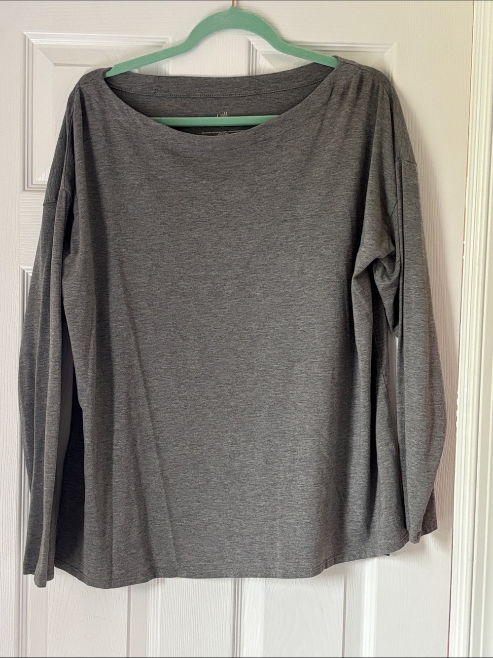 Classic Women's Oversize Long-Sleeve Boat Neck Top - Gray